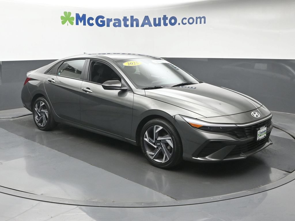 Used 2025 Hyundai Elantra Sport w/ Cargo Package FWD image 2