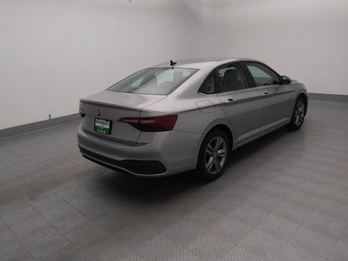 Used 2024 Volkswagen Jetta SE FWD image 9