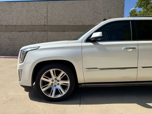 Used 2015 Cadillac Escalade ESV Premium image 16
