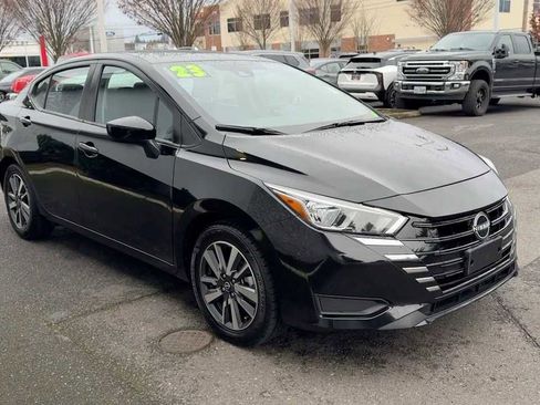 Used 2023 Nissan Versa SV image 5