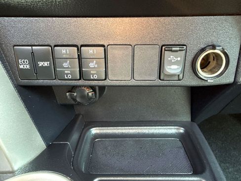 Used 2014 Toyota RAV4 Limited w/ Technology Package AWD/4WD image 21