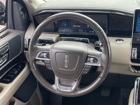 Used 2023 Lincoln Navigator Reserve image 16