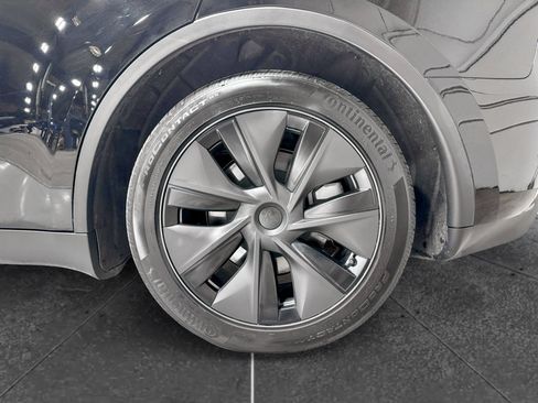 Used 2025 Tesla Model Y Long Range image 32