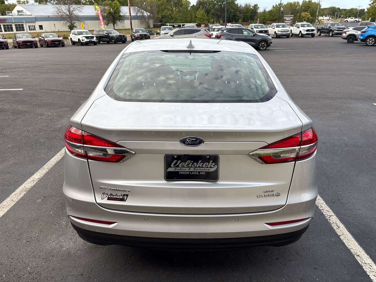 Used 2019 Ford Fusion SE FWD image 4