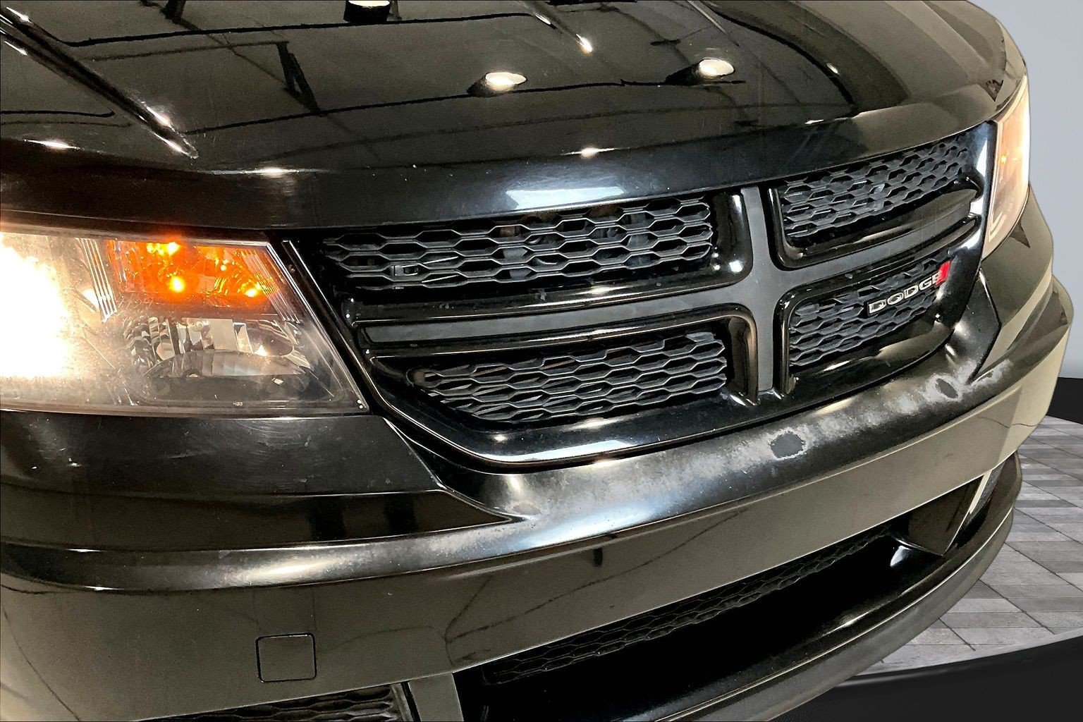 Used 2020 Dodge Journey SE w/ Blacktop Package FWD image 32