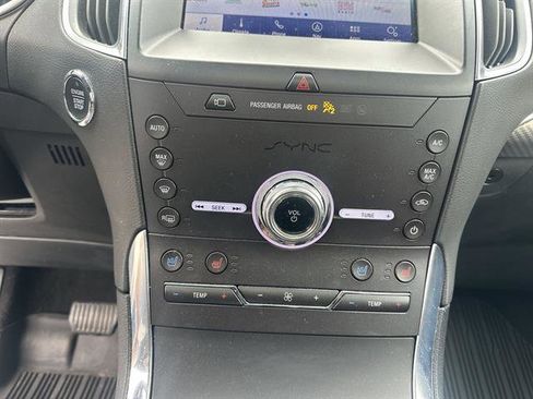 Used 2020 Ford Edge Titanium w/ Equipment Group 301A AWD/4WD image 17