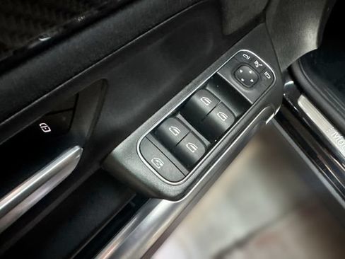 Used 2022 Mercedes-Benz GLB 250 4MATIC image 15