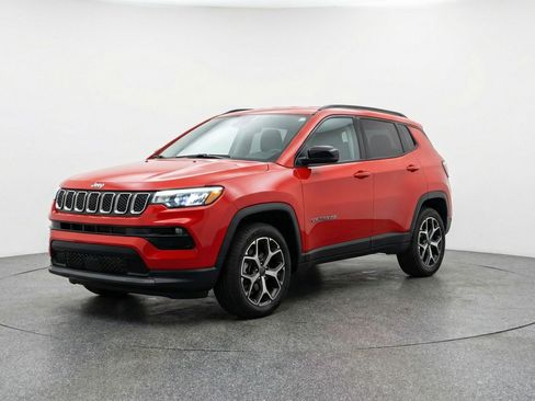 Used 2025 Jeep Compass Limited image 3