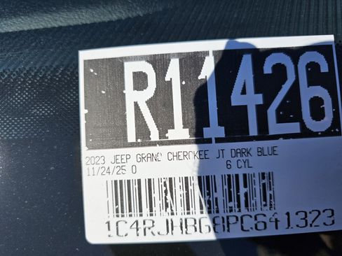 Used 2023 Jeep Grand Cherokee Limited w/ Trailer Tow Prep Group (B) image 10