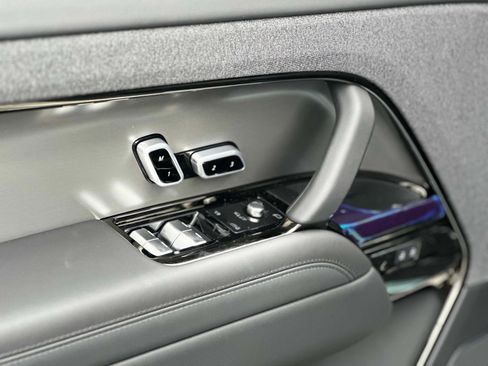 New 2025 Land Rover Range Rover Sport SE image 13