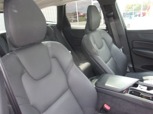 Used 2023 Volvo XC60 B5 Plus AWD/4WD image 14