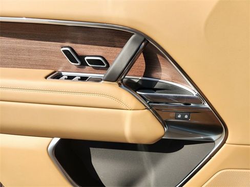 New 2026 Land Rover Range Rover SE image 16