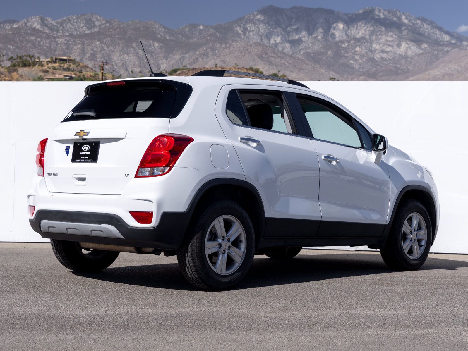 Used 2019 Chevrolet Trax LT w/ LT Convenience Package AWD/4WD image 7