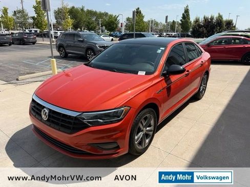 Used 2019 Volkswagen Jetta R-Line w/ R-Line Cold Weather Package FWD image 3