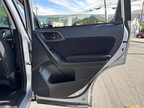 Used 2015 Subaru Forester 2.5i Premium w/ All-Weather Package AWD/4WD image 19