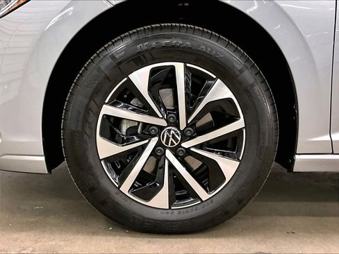 Used 2025 Volkswagen Jetta S image 11