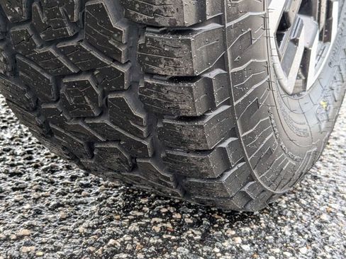 Used 2023 Nissan Frontier PRO-4X w/ Pro Convenience Package image 13