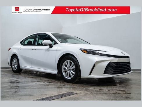 Used 2025 Toyota Camry LE image 1
