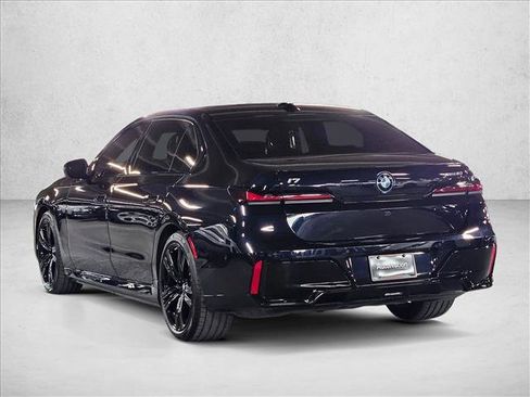 Used 2025 BMW i7 xDrive60 image 7