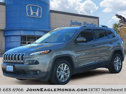 Used 2017 Jeep Cherokee Latitude w/ Comfort & Sound Group image 1