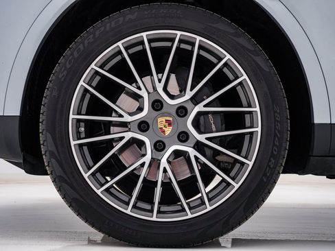 Used 2020 Porsche Cayenne AWD/4WD image 13