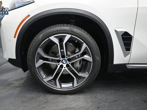 Used 2026 BMW X5 xDrive40i w/ Climate Comfort Package AWD/4WD image 4