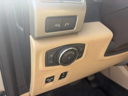 Used 2018 Ford F150 Lariat w/ Equipment Group 502A Luxury AWD/4WD image 17