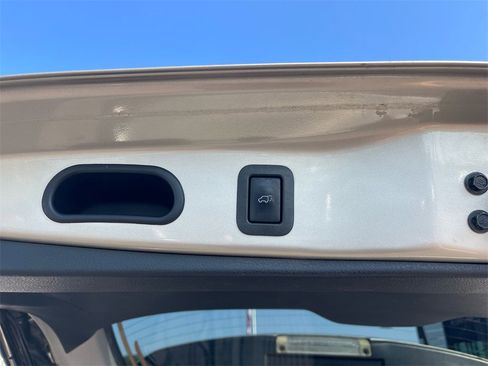 Used 2015 Toyota Highlander XLE image 29