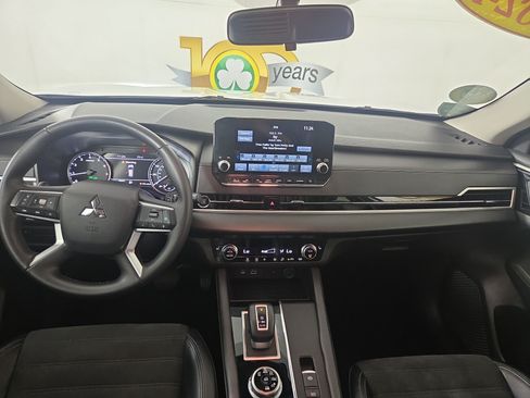 Used 2024 Mitsubishi Outlander AWD image 13
