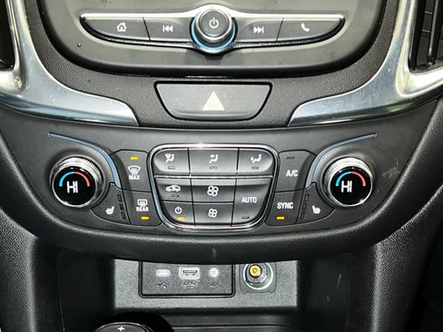 Used 2021 Chevrolet Equinox LT image 29