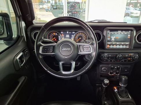 Used 2019 Jeep Wrangler Unlimited Sahara AWD/4WD image 16