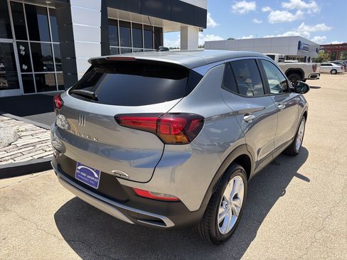 Used 2024 Buick Encore GX Preferred FWD image 3
