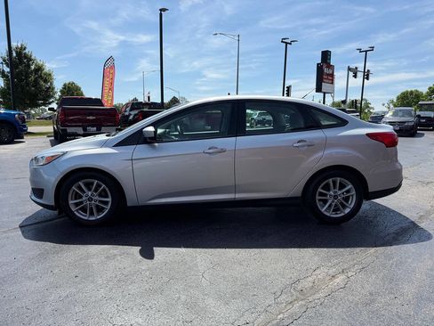 Used 2018 Ford Focus SE FWD image 4