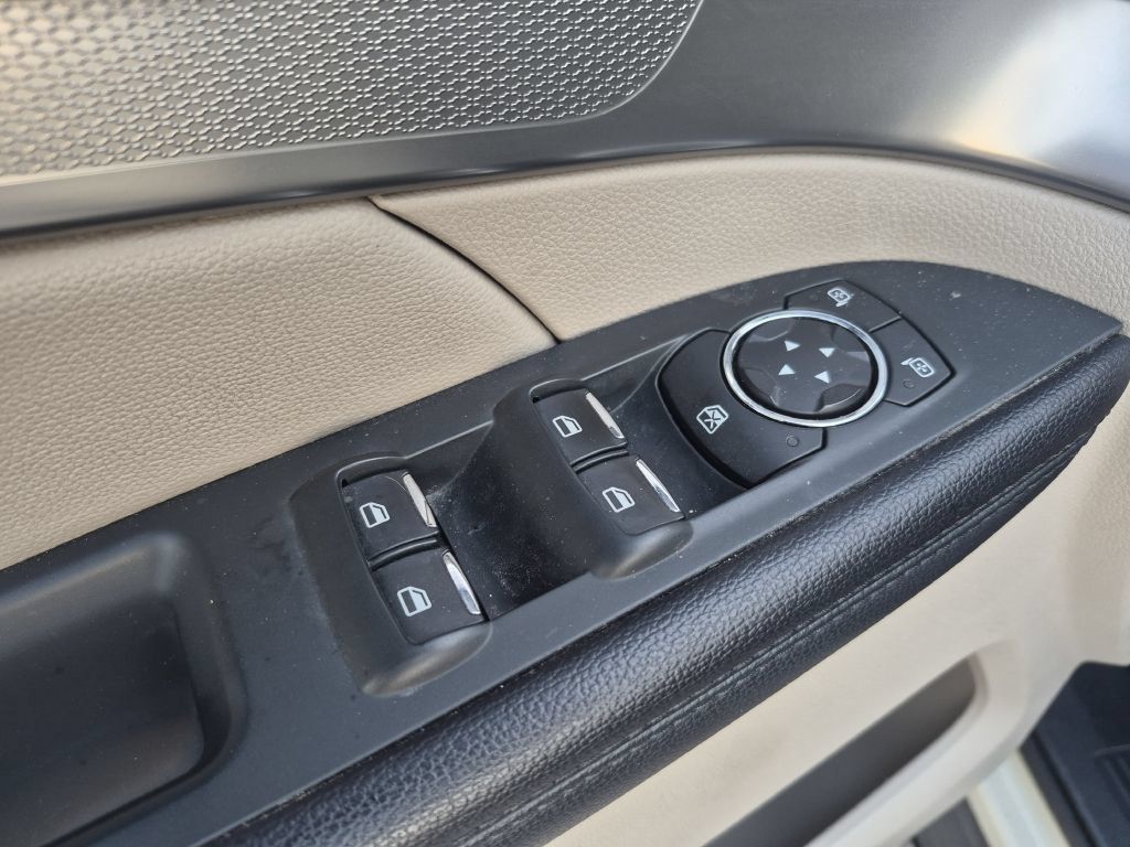 Used 2018 Ford Explorer XLT w/ Equipment Group 202A FWD image 12