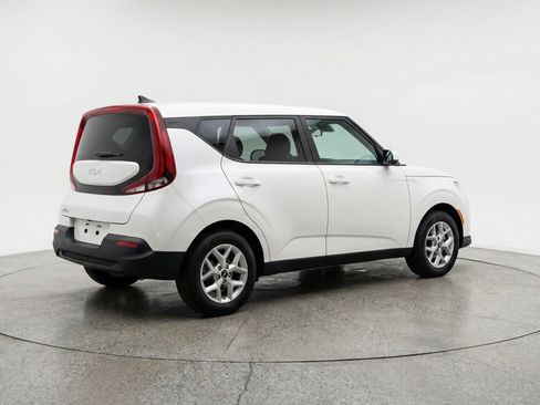 Used 2025 Kia Soul LX w/ LX Technology Package FWD image 9
