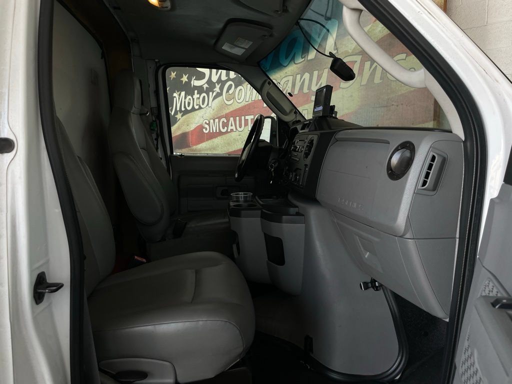 Used 2013 Ford E-450 and Econoline 450 Super Duty w/ PWR Locks & Windows Group RWD image 13