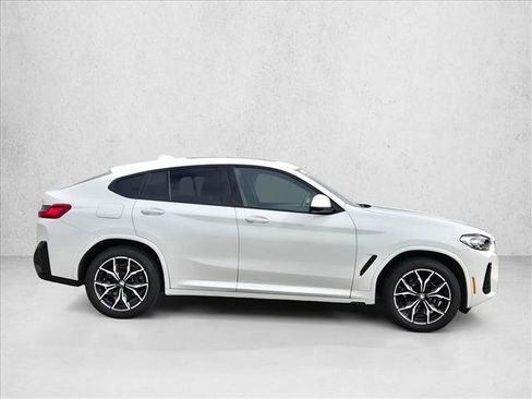 Used 2025 BMW X4 xDrive30i image 4