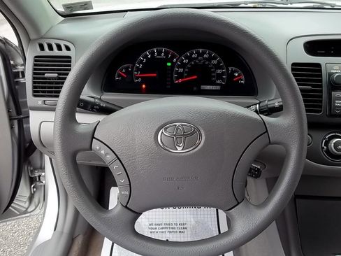 Used 2005 Toyota Camry LE FWD image 19