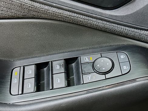 Used 2023 Nissan Rogue S AWD/4WD image 15