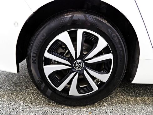 Used 2018 Toyota Prius Prime Advanced FWD image 21