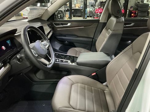 New 2026 Volkswagen Atlas SEL image 9