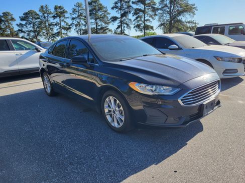 Used 2019 Ford Fusion SE image 3