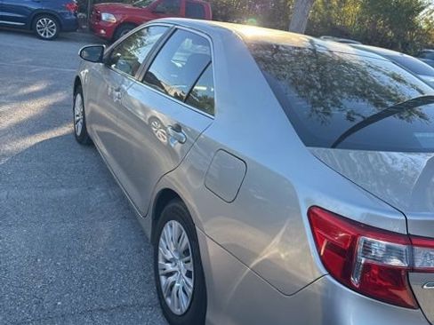 Used 2013 Toyota Camry L image 11