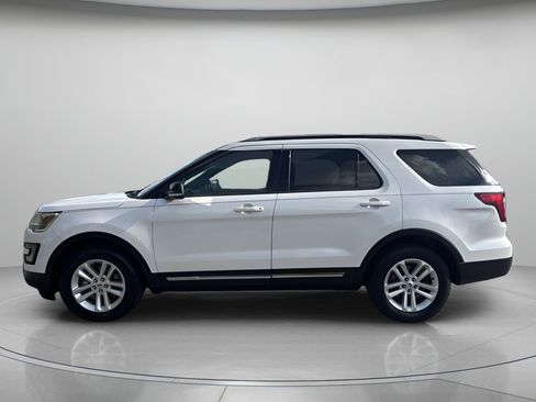 Used 2016 Ford Explorer XLT w/ Equipment Group 202A image 5