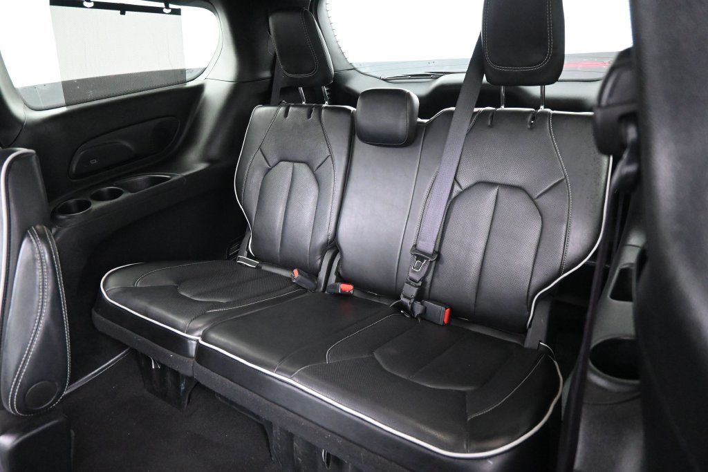 Used 2025 Chrysler Pacifica Limited FWD image 30
