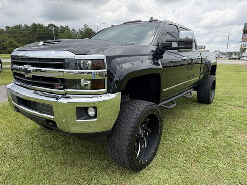 Used 2019 Chevrolet Silverado 2500 LTZ w/ Duramax Plus Package AWD/4WD image 1