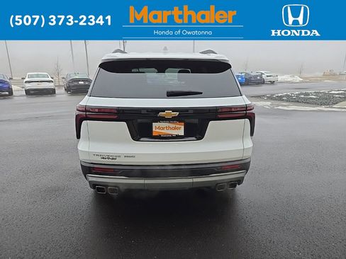 Used 2025 Chevrolet Traverse LT image 4