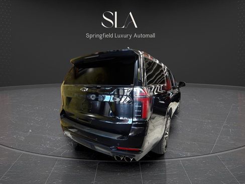 Used 2025 Chevrolet Suburban Z71 image 5