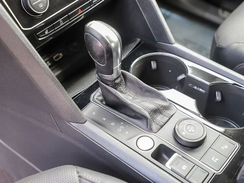 Used 2019 Volkswagen Atlas SEL Premium image 28