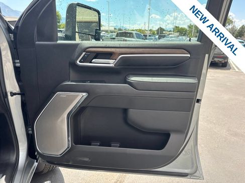 Used 2024 Chevrolet Silverado 2500 High Country w/ Technology Package AWD/4WD image 10